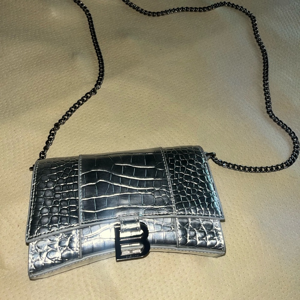 BALENCIAGA HOURGLASS WALLET ON CHAIN - Great Condition!!!